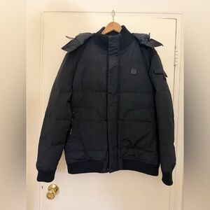 Lacoste Men's Black, Water resistant, Puffer Jacket with removable hood. Size M.